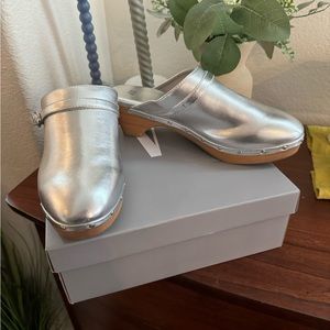 Brand new Gap clogs